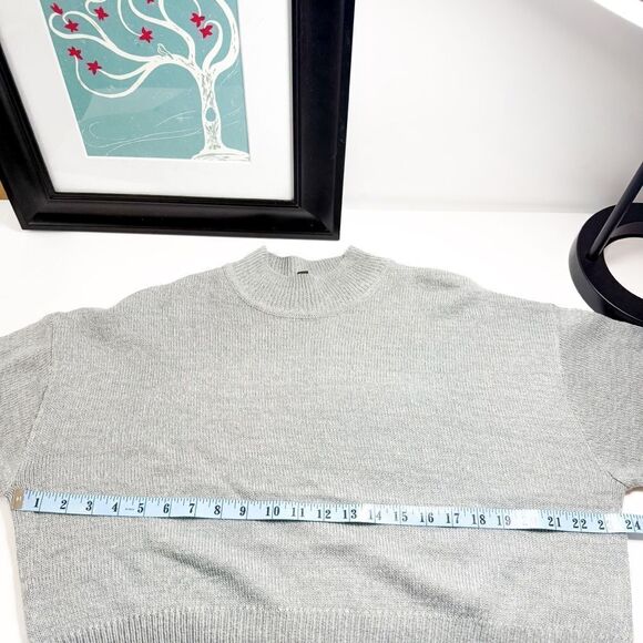 H&M Divided Women's Light Gray Cropped Knit Sweater Size MEd - Picture 6 of 7